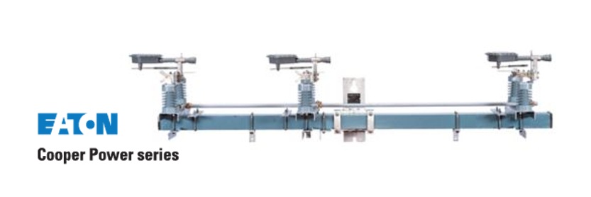 Seccionador trifásico Eaton Cooper Power M-Force, 38,0 kV, 900 A, 200 kVBIL / Vertical riser